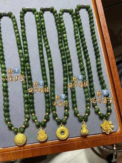 黄金项链与吊坠的搭配