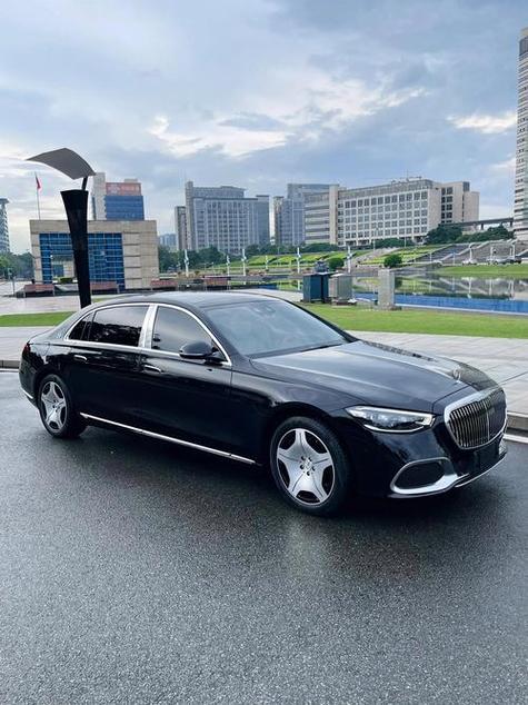1200万的迈巴赫车图片