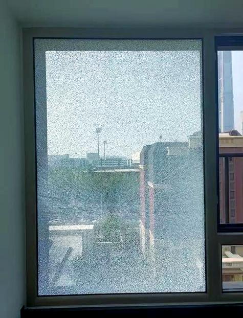 阳台玻璃碎了怎么更换