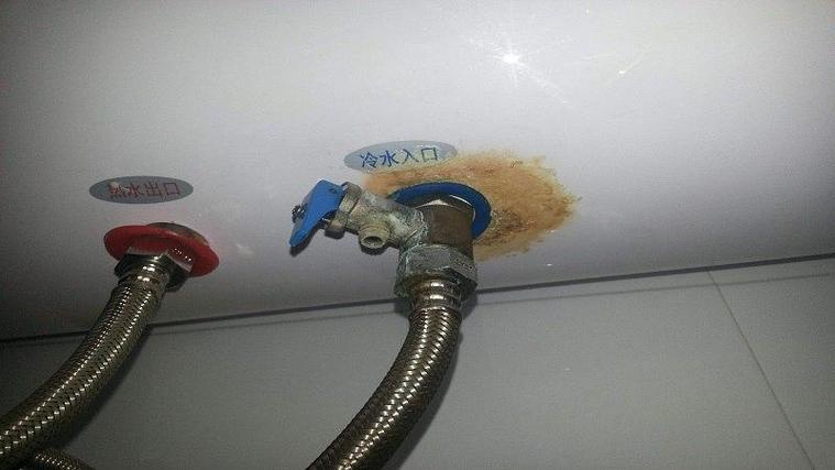 热水器出水口根部漏水
