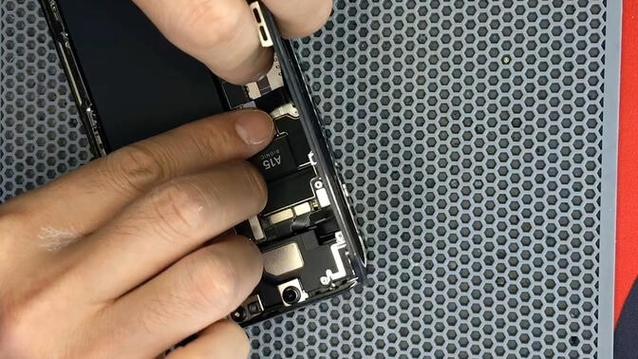 苹果13promax突然白屏怎么解决