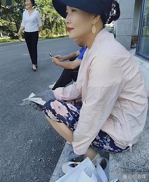 退休老王李婷完整版