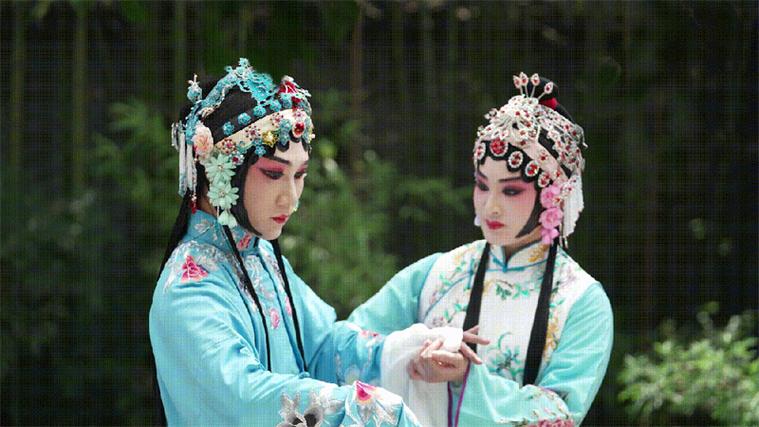 王祖贤吴彦祖游园惊梦吻戏