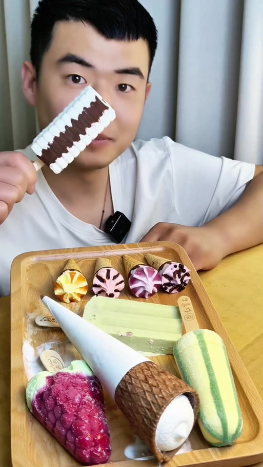 沉浸式吃慕斯蛋糕