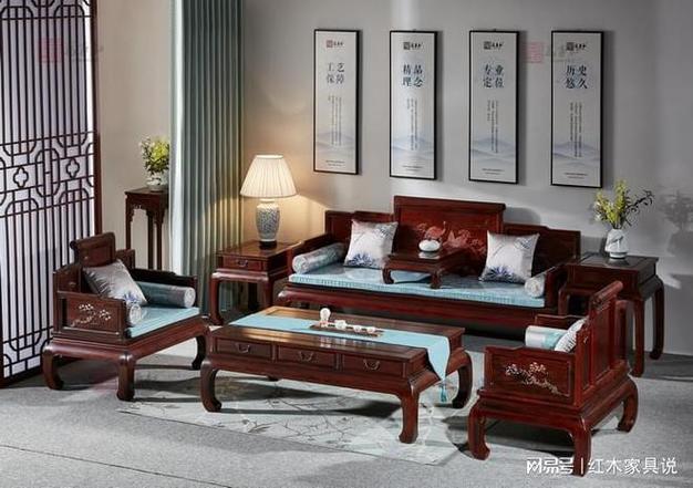 红木沙发配什么颜色门
