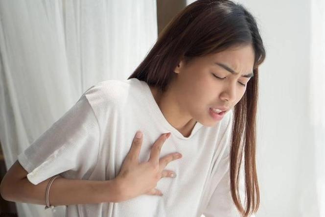 女性胸闷气短提不上气