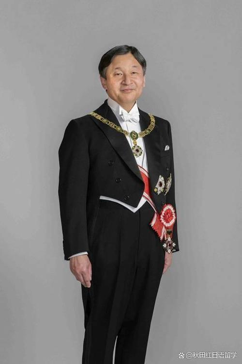 日本天皇穿的衣服叫什么