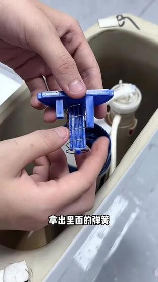 马桶盖按钮不回弹怎么办
