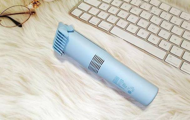 小米理发器充电时显示白红灯闪烁