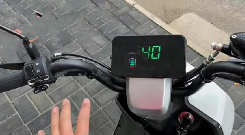 刚充满电的电动车一开就掉两格电