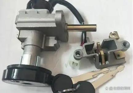 电车后轮锁了钥匙丢了怎么弄开