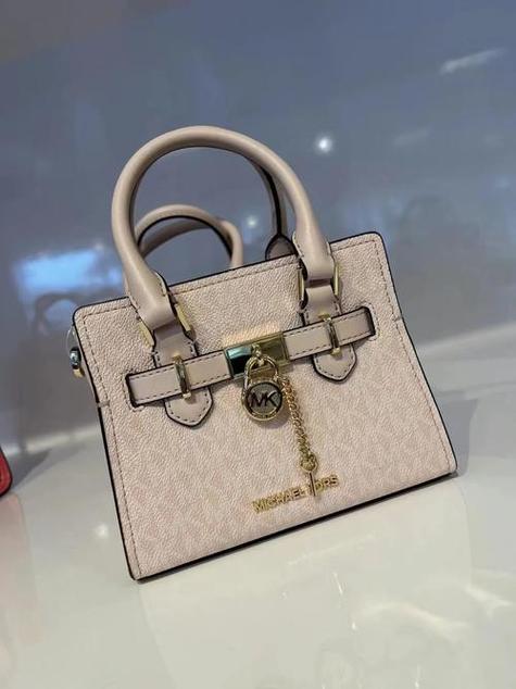 mk包锁怎么开
