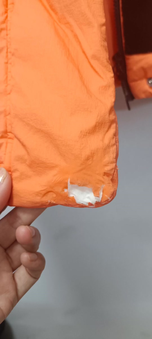 羽绒服衣角烧了洞咋办