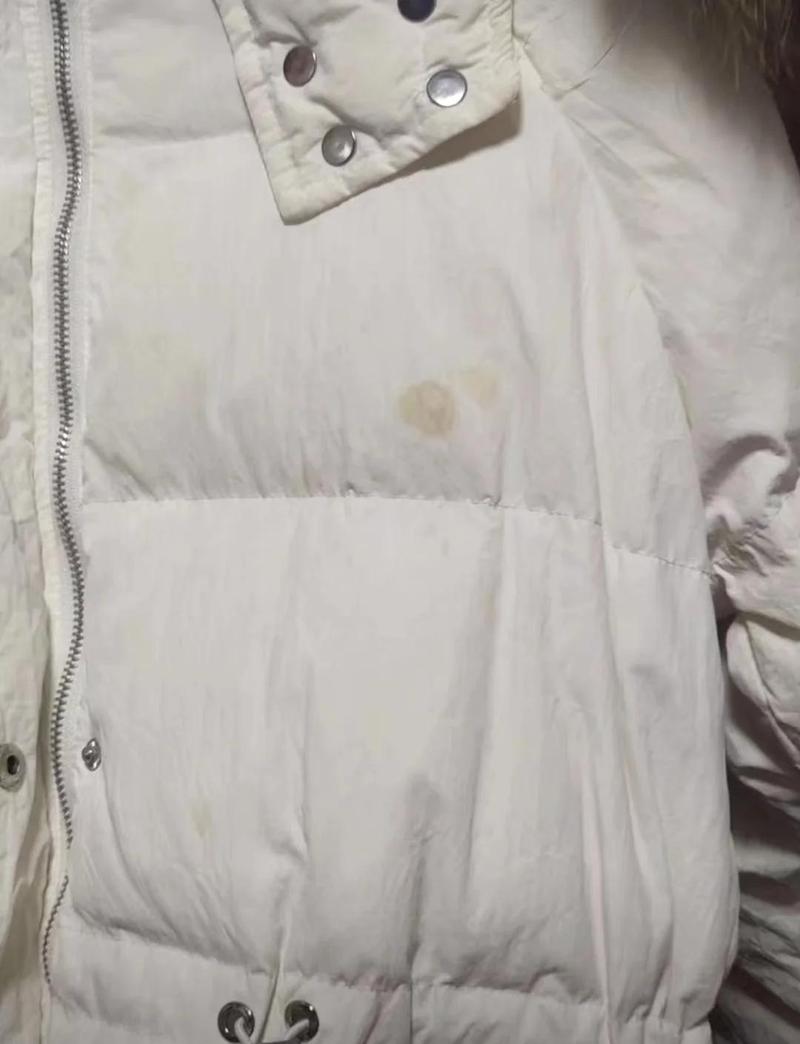 羽绒服招灰尘怎么办