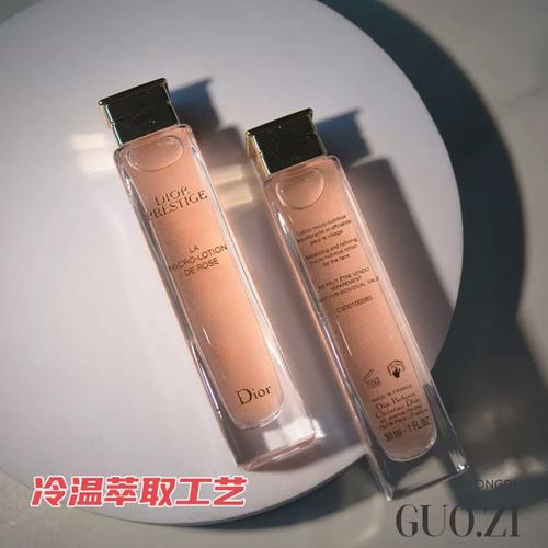 dior花蜜水白色和粉色的区别