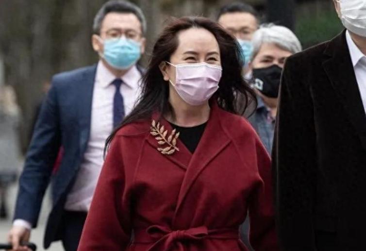 孟晚舟穿的大衣图片缩略图