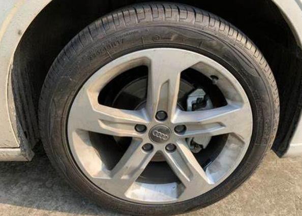 小轿车轮胎多少钱一个