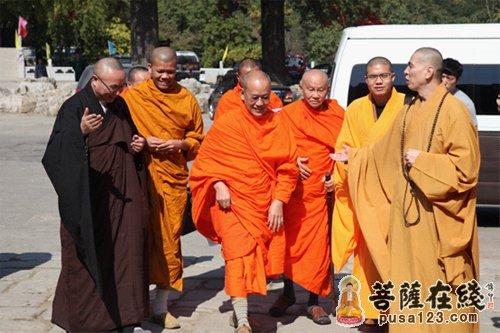衣传宝