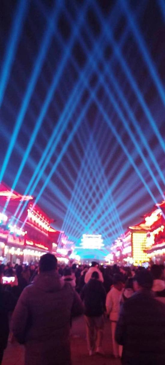 一排排灯光像什么