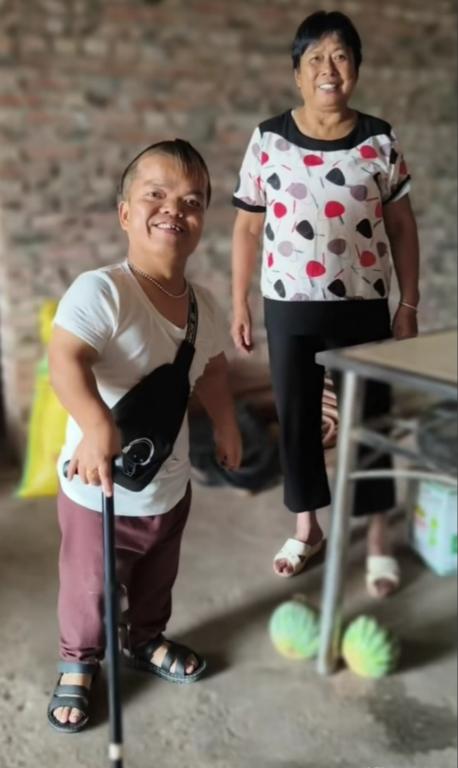 侏儒是什么样子的截图