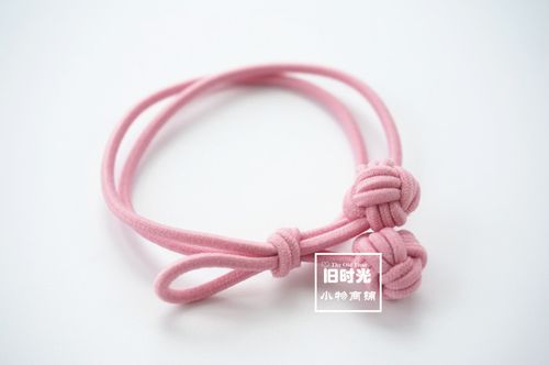 用一根绳子双层发圈打结教程