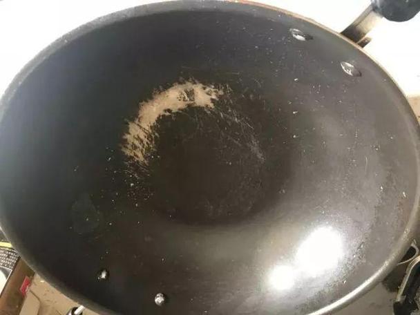 电压力锅里面的涂层碰掉了一块