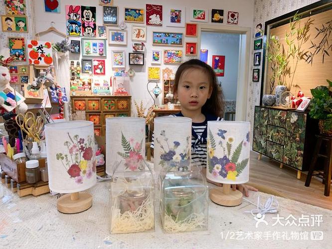 塑料瓶手工花草灯怎么做