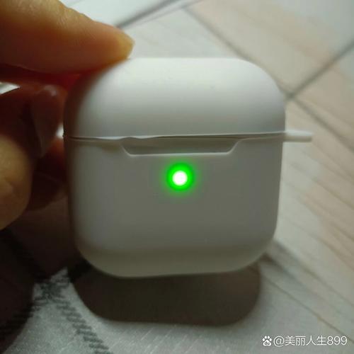 蓝牙耳机充电的时候灯会一直亮吗