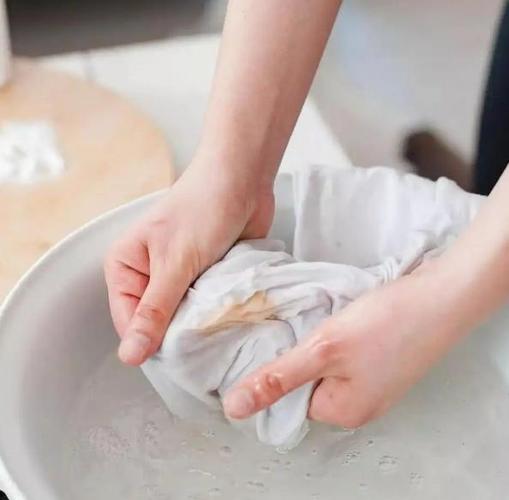白色衣服发黄怎么去除