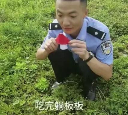 红杠杠白伞伞,吃完躺板板类似的话