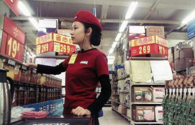 卖衣服导购员工资高吗