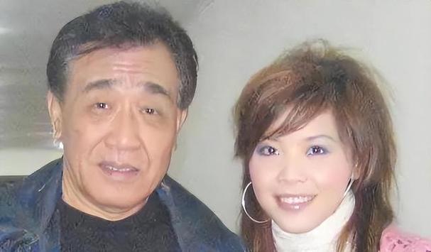 张帝全家照片