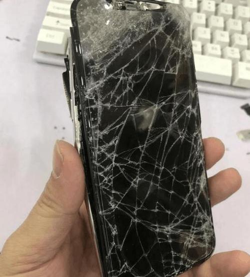 苹果x摔了一小块变黑