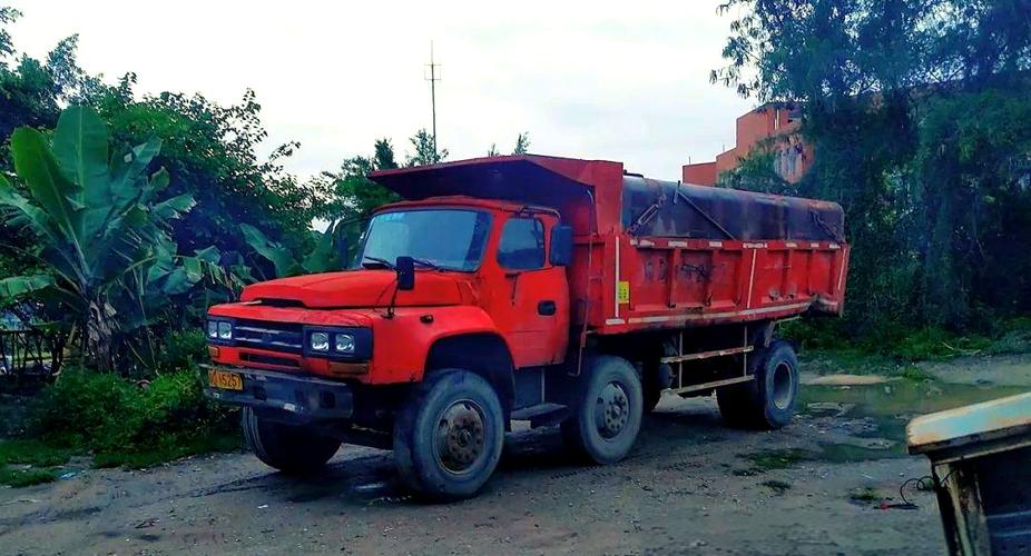 中国长头卡车