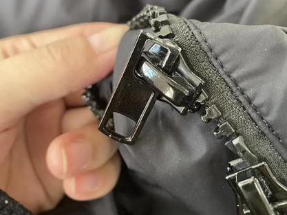 拉链把手歪一侧怎么办