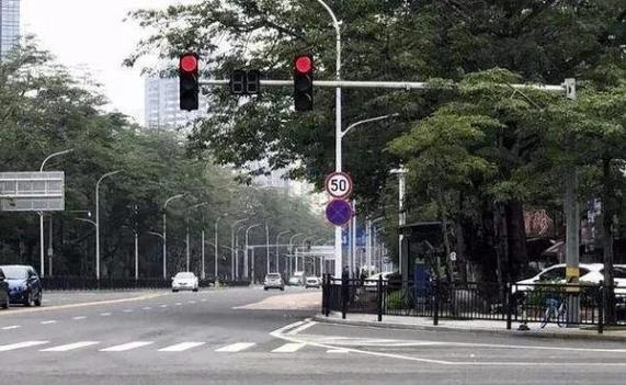 红绿灯两个圆灯怎么看