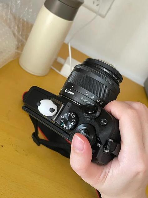 佳能m6电池第一次充电要多久