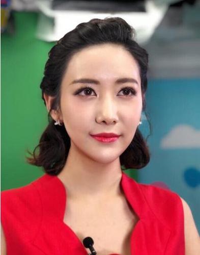 冲顶大会女主持人是谁