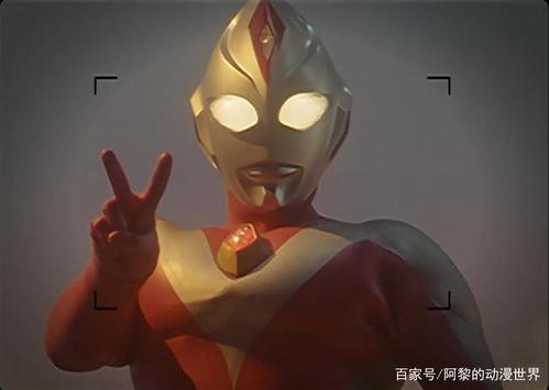 戴拿奥特曼鼓包正面照
