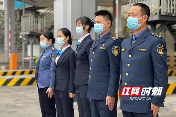 高速员工制服新装制作工艺