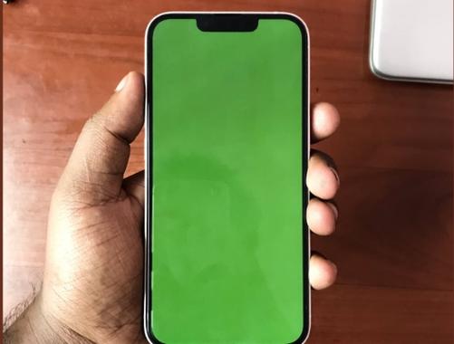 手机摔了闪绿屏是什么原因