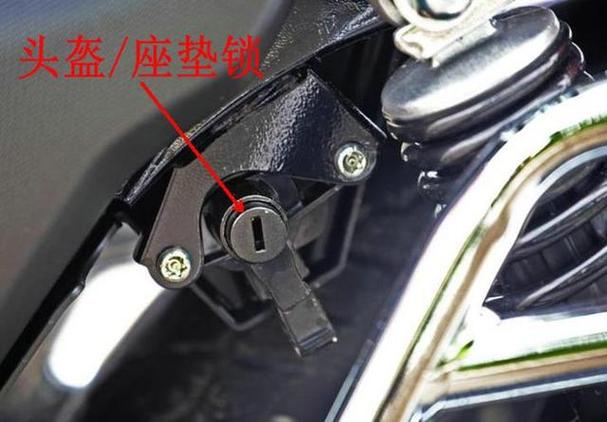 本铃电动车坐垫锁怎么开