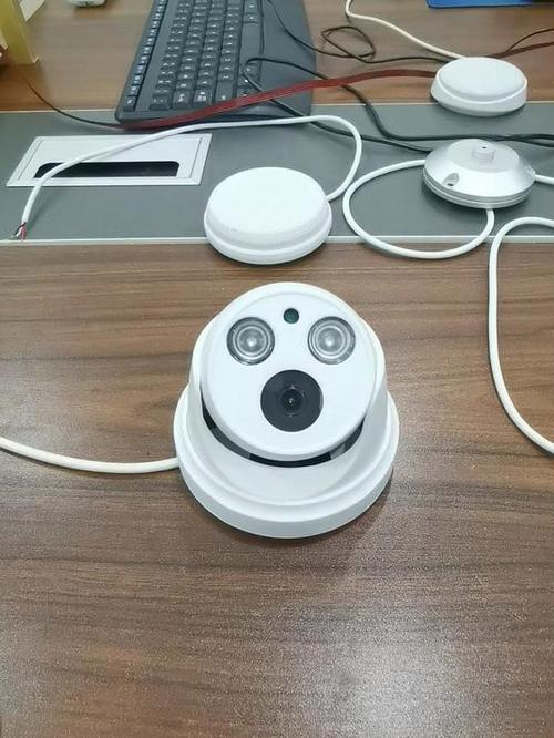 带拾音器的监控摄像头