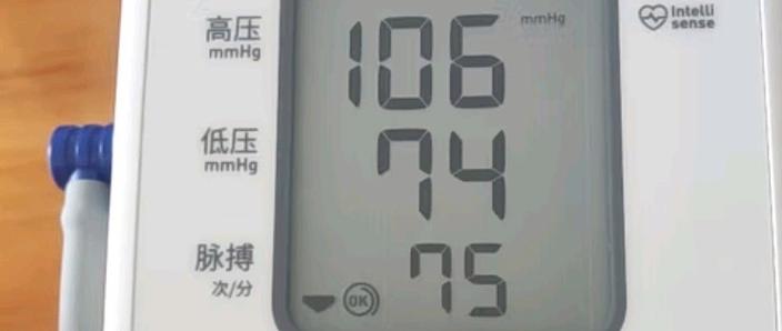 欧姆龙血压计插电没反应