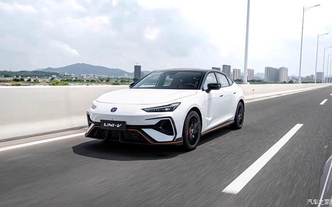 长安univ第三代1.5t尊贵运动版