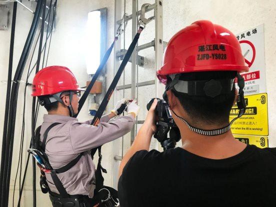 免爬器下塔安全注意事项