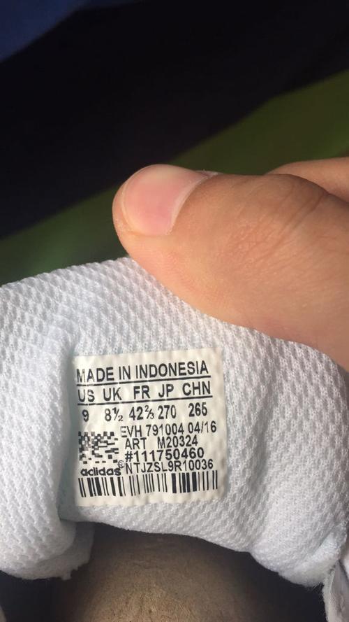 三叶草衣服真假对照图