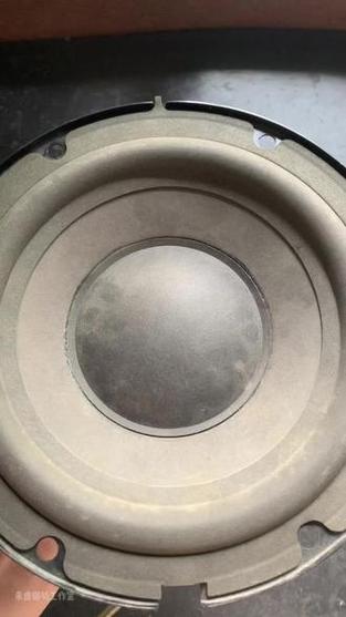 低音炮震动异响