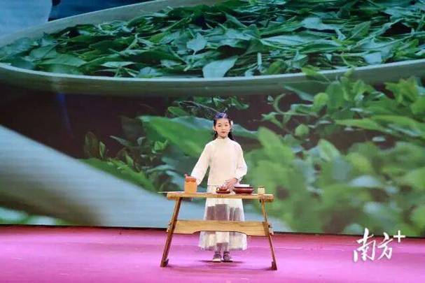 男声朗诵《问茶》视频