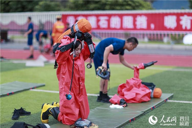 穿防化服难受吗